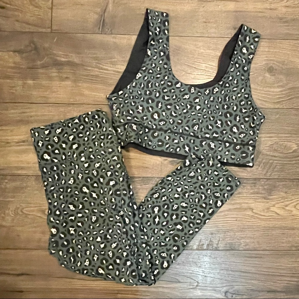 Fabletics Cheetah Bra and Leggings Set XL